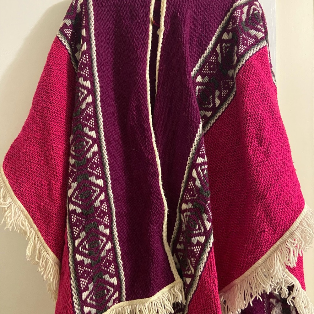 Gorgeous Sisandina handcrafted wool poncho
